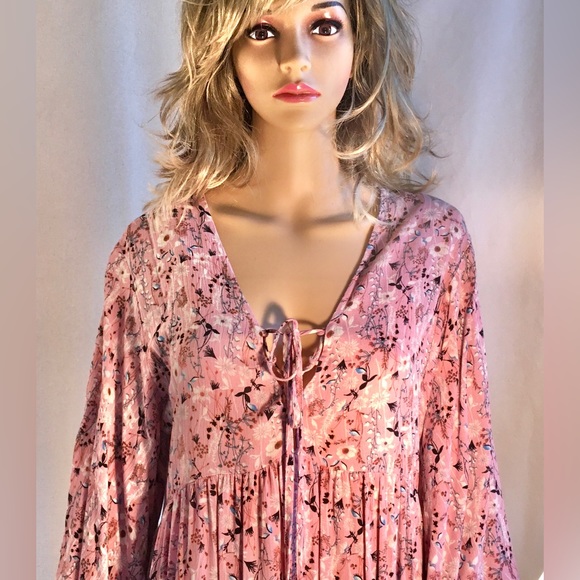 Bohemian dress, pink w/ tiny floral print, deep lace-up V neck, bell sleeves. S - Picture 1 of 12
